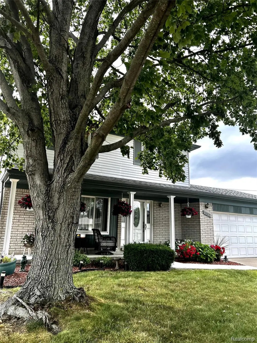 27366 Oakcrest Drive, Brownstown, MI 48183 - #3