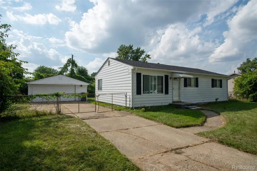 33711 Floyd Street, Clinton Township, MI 48035 - #2