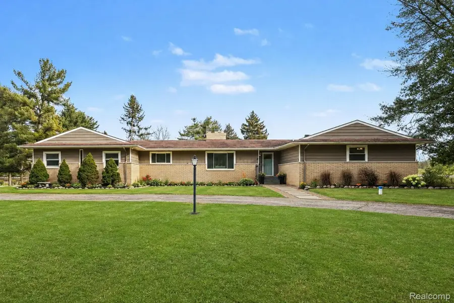 1575 Kellogg Road, Brighton, MI 48114 - #2