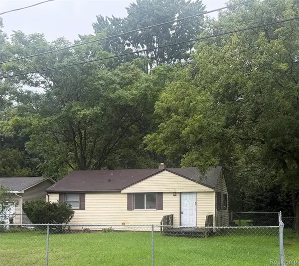 2069 Woodland Pass, Burton, MI 48519
