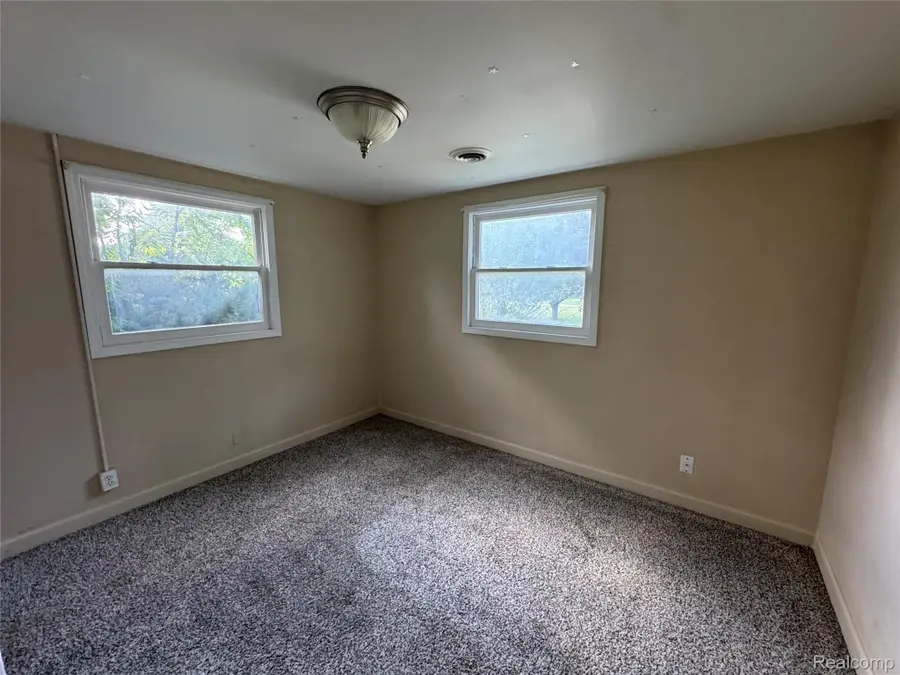 2069 Woodland Pass, Burton, MI 48519 - #3