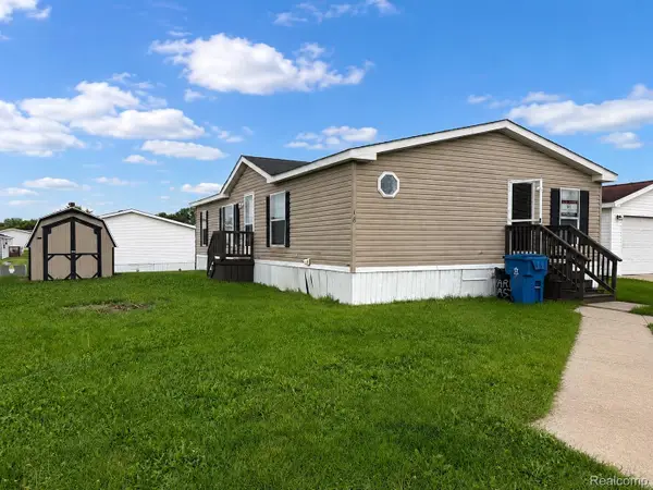 18 Brookfield, SwartzCreek, MI 48473