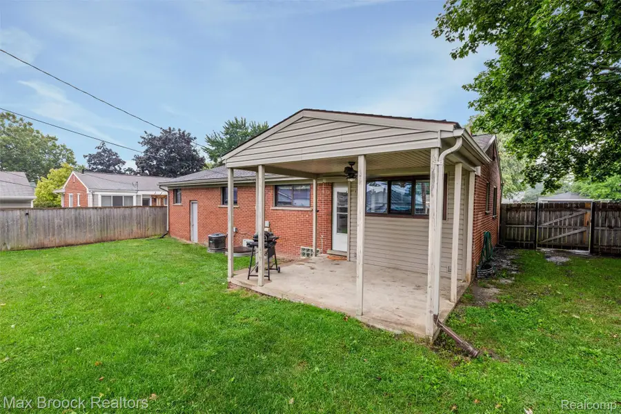 1136 N Selfridge Boulevard, Clawson, MI 48017 - #3