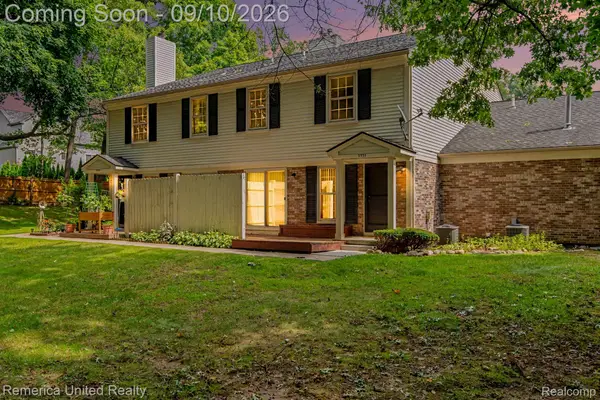 7771 Lake Ridge Drive, Waterford, MI 48327
