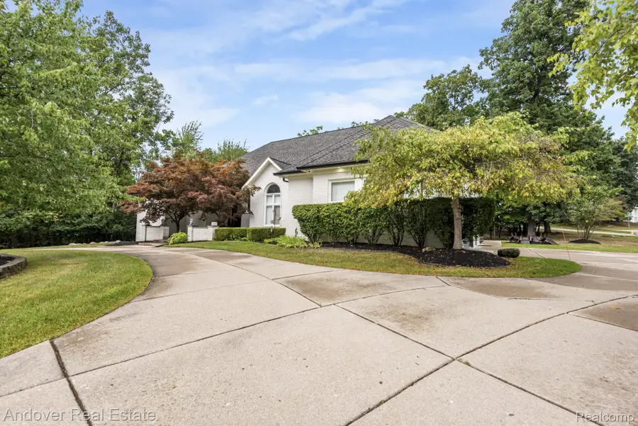 6195 Oak Trail, West Bloomfield, MI 48322 - #2