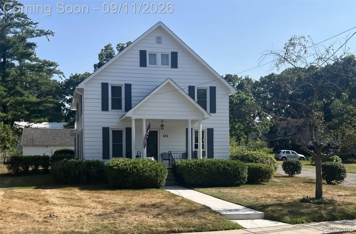 819 W Shiawassee Avenue, Fenton, MI 48430 - #1