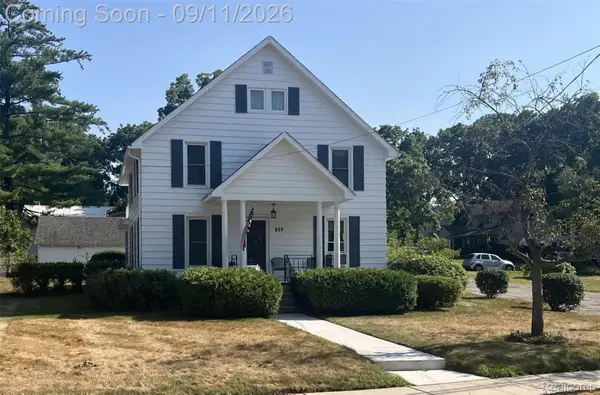819 W Shiawassee Avenue, Fenton, MI 48430