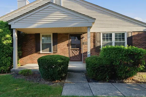 15762 Cambridge Drive #61, ClintonTwp, MI 48038