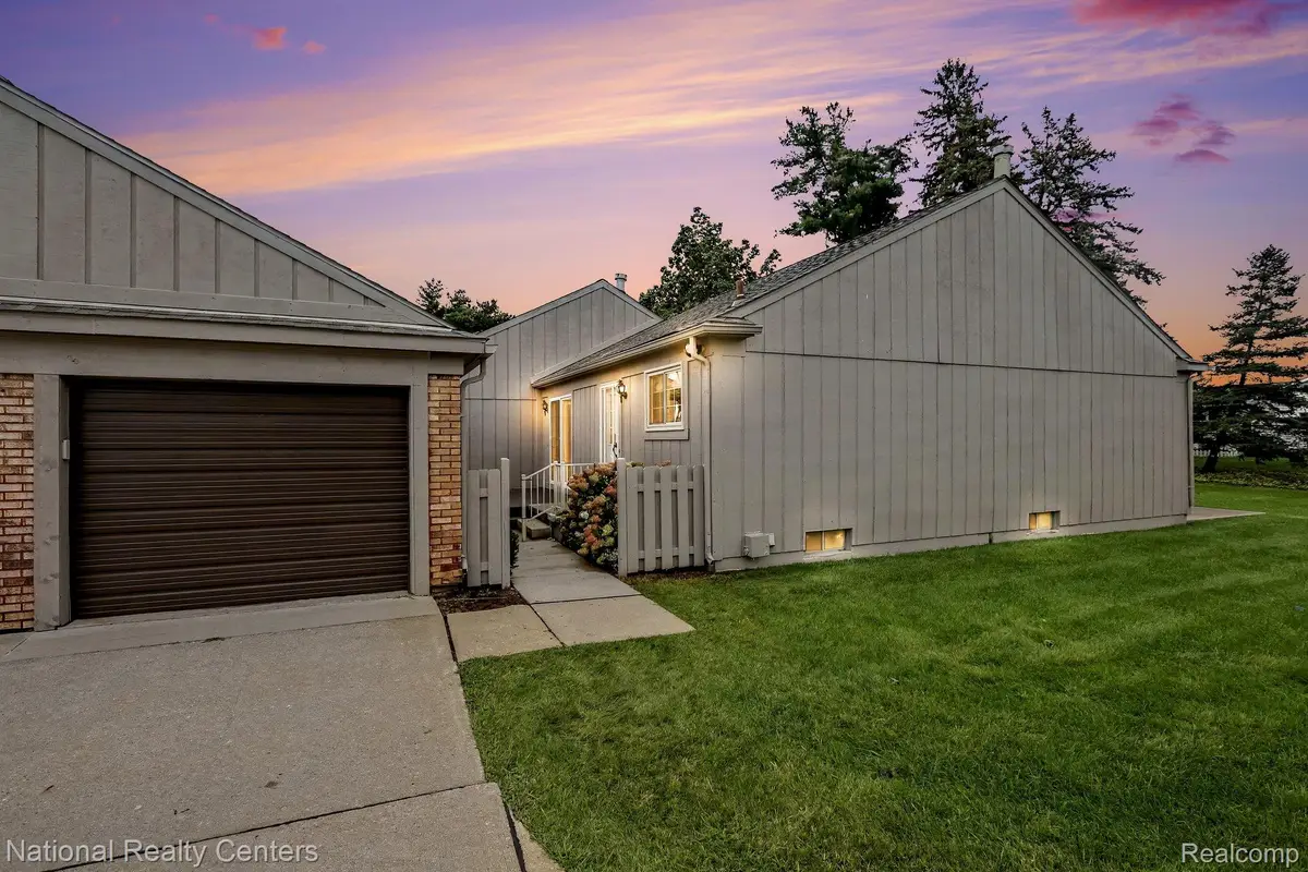 12486 CAMBRIDGE BLVD 10 Mile And Rushton, South Lyon, MI 48169 - #1
