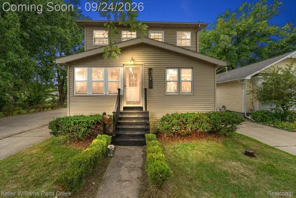 23802 Elmira Street, StClairShores, MI 48082