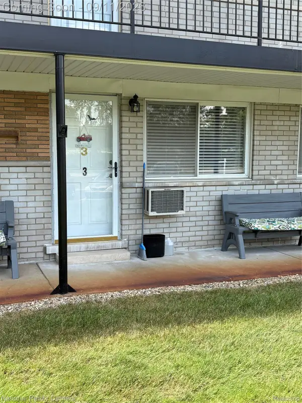 26945 W Milford Road W #3, SouthLyon, MI 48178