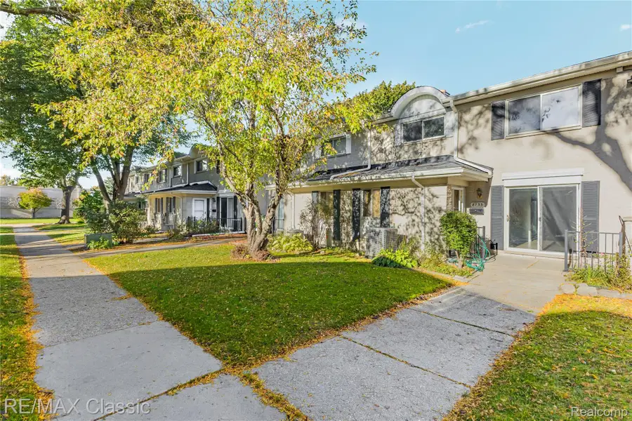 8733 George F Bunker BLVD S, Sterling Heights, MI 48313 - #2