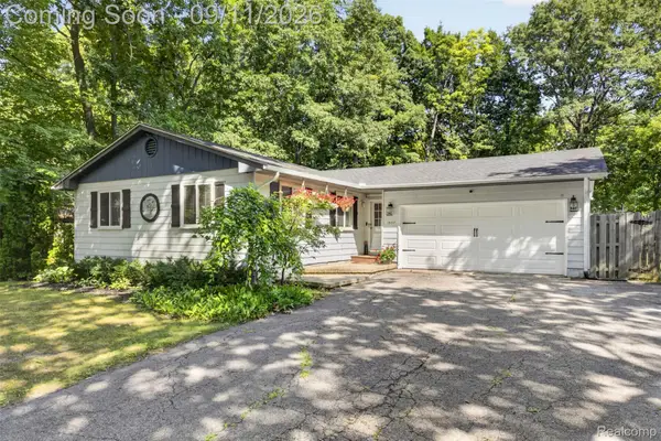 1537 Odette, Hartland, MI 48353