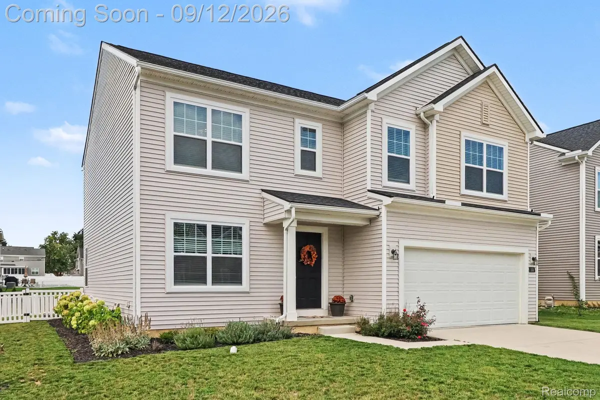 533 Lake Village Avenue, Waterford, MI 48328 - #1
