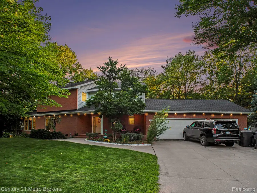 6003 Evergreen Street, Midland, MI 48642 - #2
