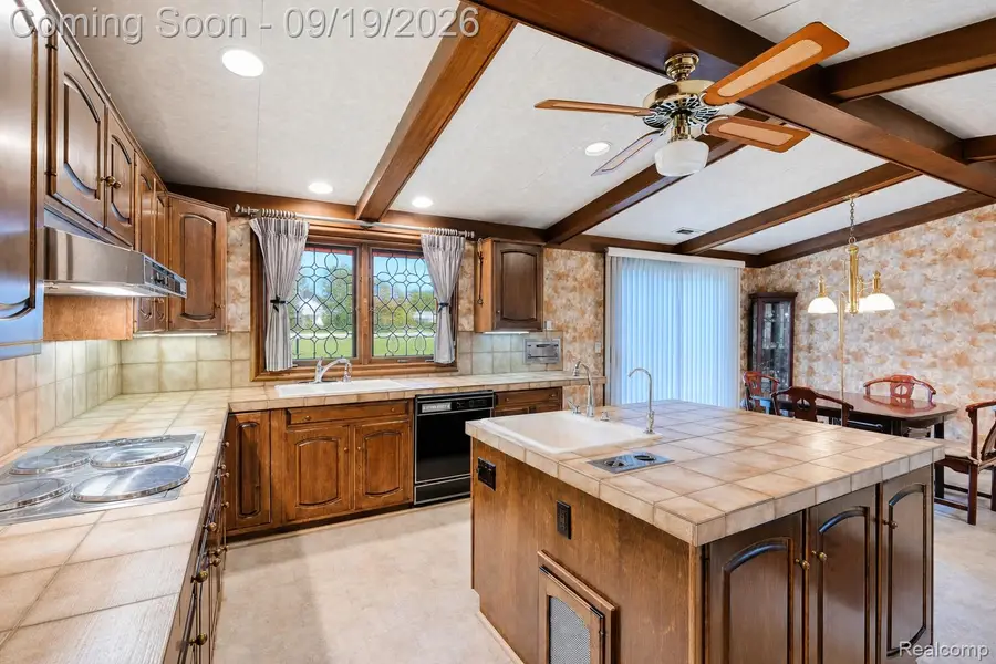 25428 Witherspoon Street, Farmington Hills, MI 48335 - #3