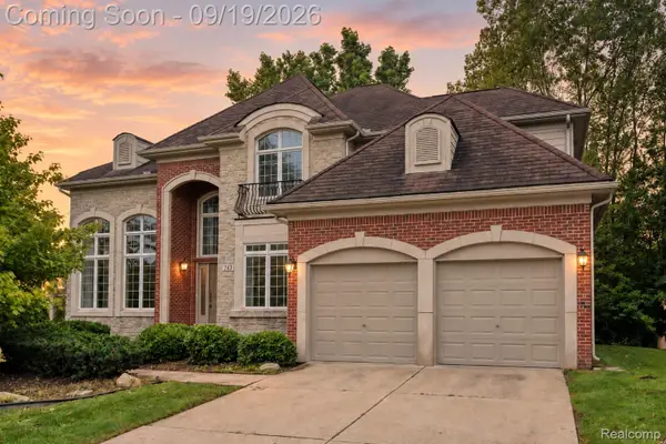 24371 Cavendish Avenue W, Novi, MI 48375