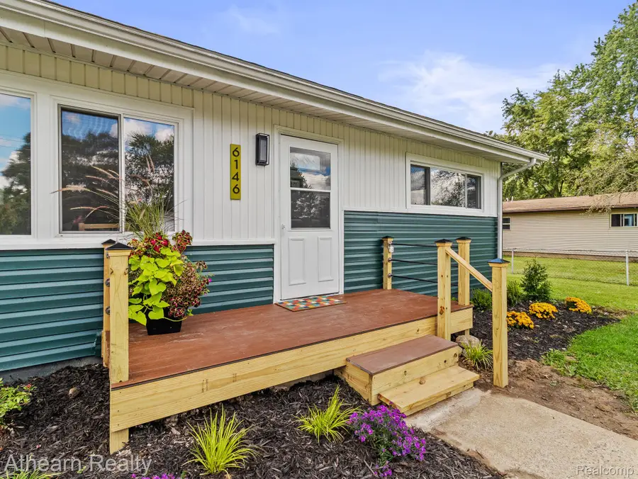 6146 Sun Valley Drive, Grand Blanc, MI 48439 - #3