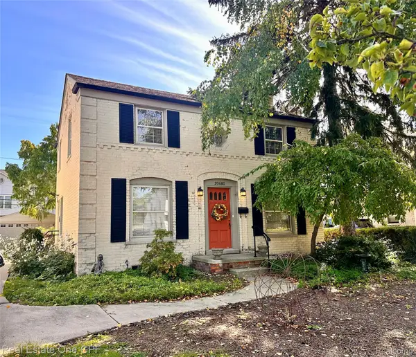 20680 Vernier Circle, GrossePointeWoods, MI 48236