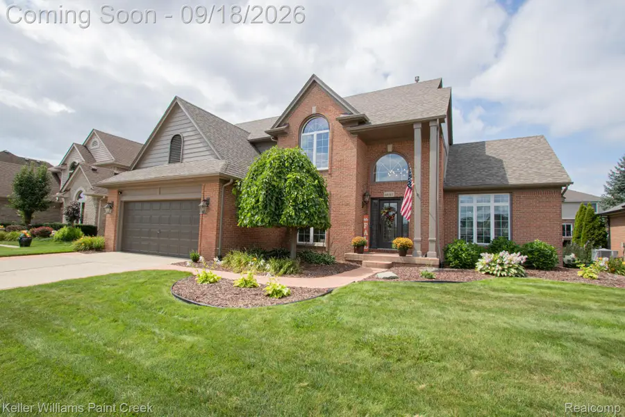 48583 Village Drive, Macomb, MI 48044 - #2