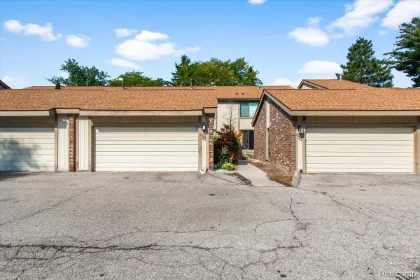 7387 Radcliff Drive #47, WestBloomfield, MI 48322