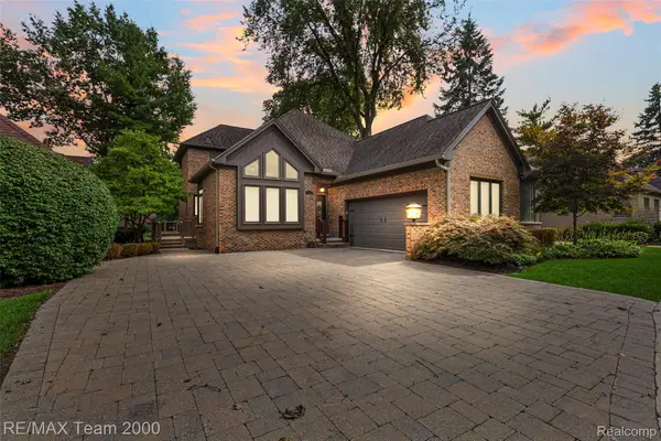 6 Pembroke Court, Dearborn, MI 48126