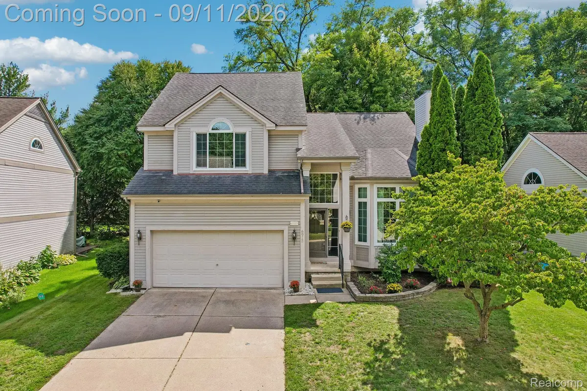 6913 Fox Lane, Waterford, MI 48327 - #1