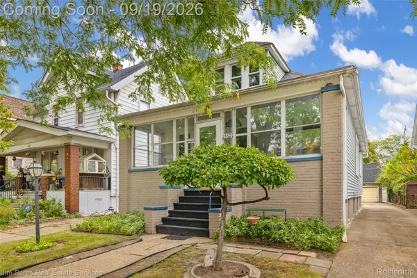 1360 Lakepointe Street, GrossePointePark, MI 48230