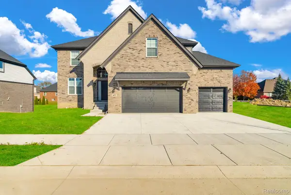 26608 Hidden Ridge Dr S Drive, Chesterfield, MI 48051