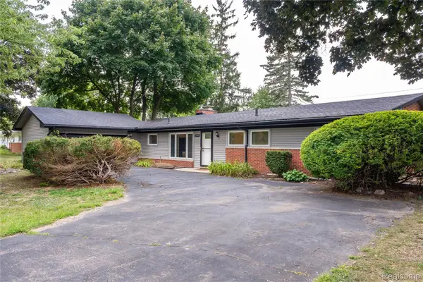 32515 Nottingham Knolls, Farmington, MI 48334
