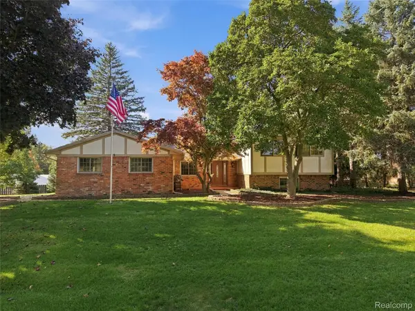 5150 Glengate Road, Rochester, MI 48306