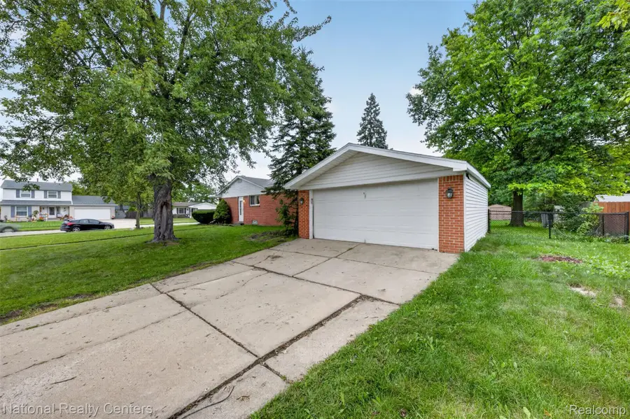 43843 Applewood Road, Canton, MI 48188 - #3