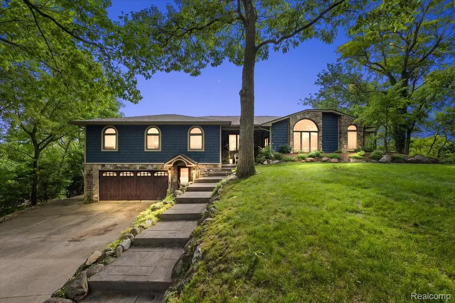 7291 Parkwood Drive, Fenton, MI 48430 - #2