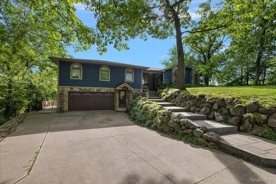 7291 Parkwood Drive, Fenton, MI 48430 - #3