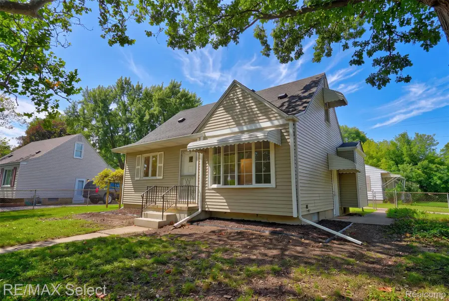 1602 Blackberry Lane, Flint, MI 48507 - #2