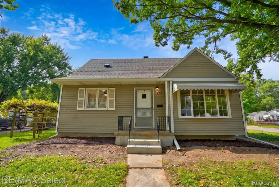 1602 Blackberry Lane, Flint, MI 48507 - #3