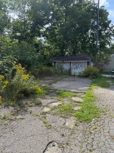 810 S Franklin Avenue, Flint, MI 48503 - #2