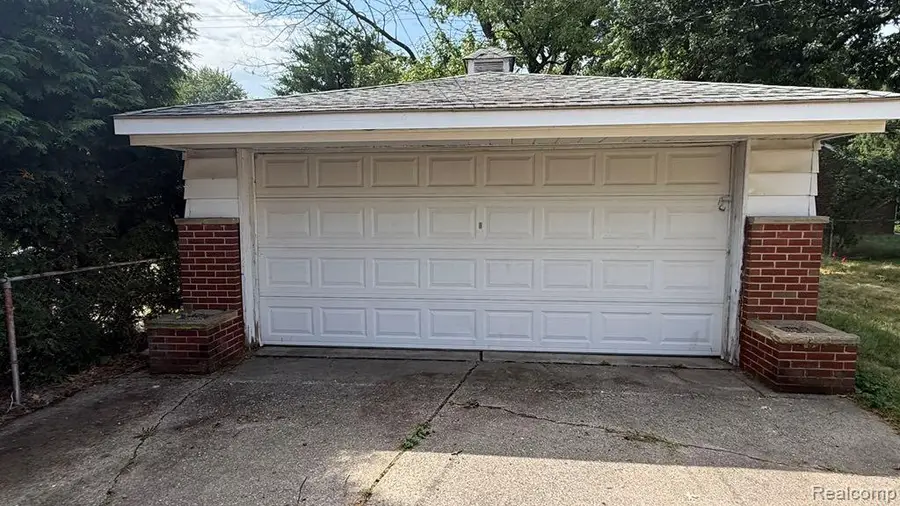 6572 Kolb Avenue, Allen Park, MI 48101 - #3