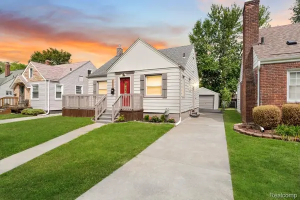 20253 Elkhart Street, HarperWoods, MI 48225