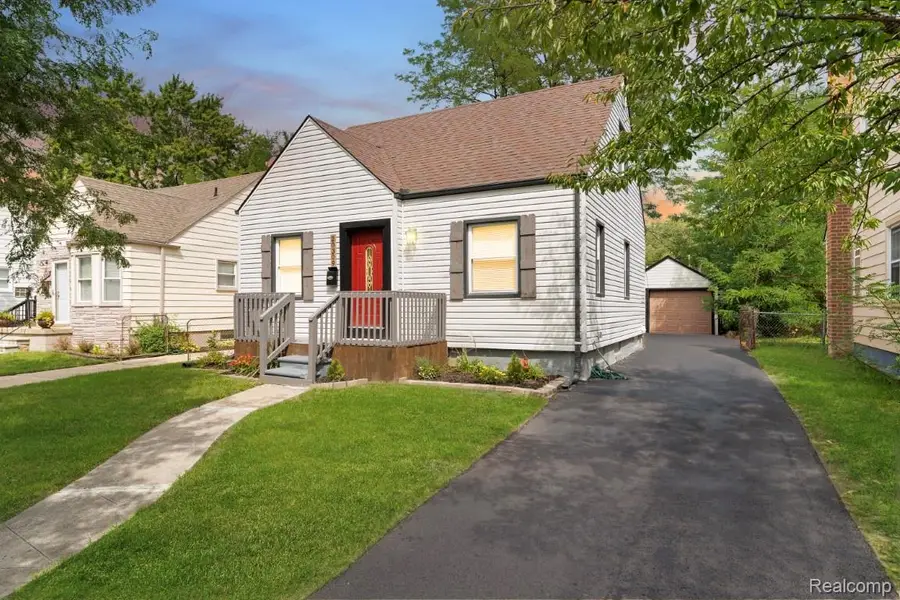 20309 Elkhart Street, Harper Woods, MI 48225 - #2