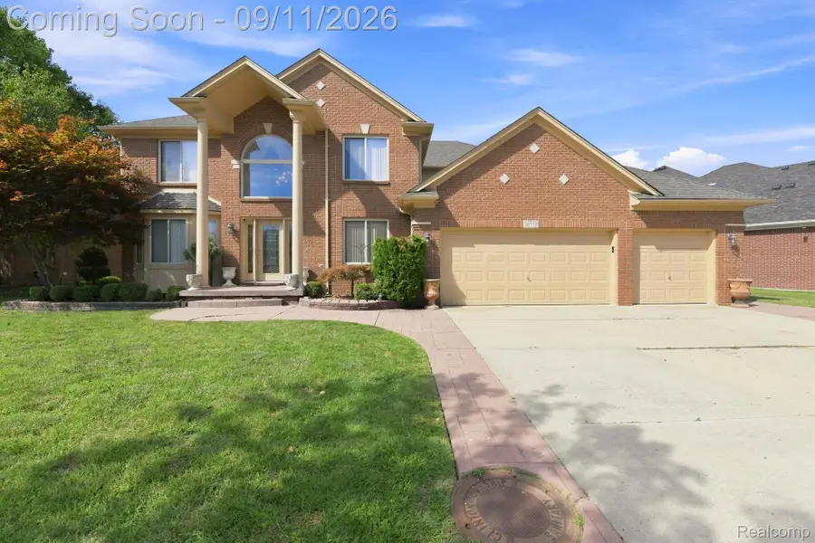 18779 Sandhurst Drive, Clinton, MI 48038 - #2