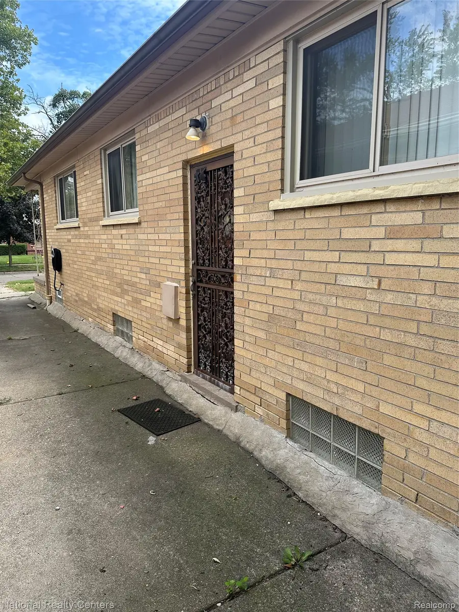 24051 Berkley Street, Oak Park, MI 48237 - #3