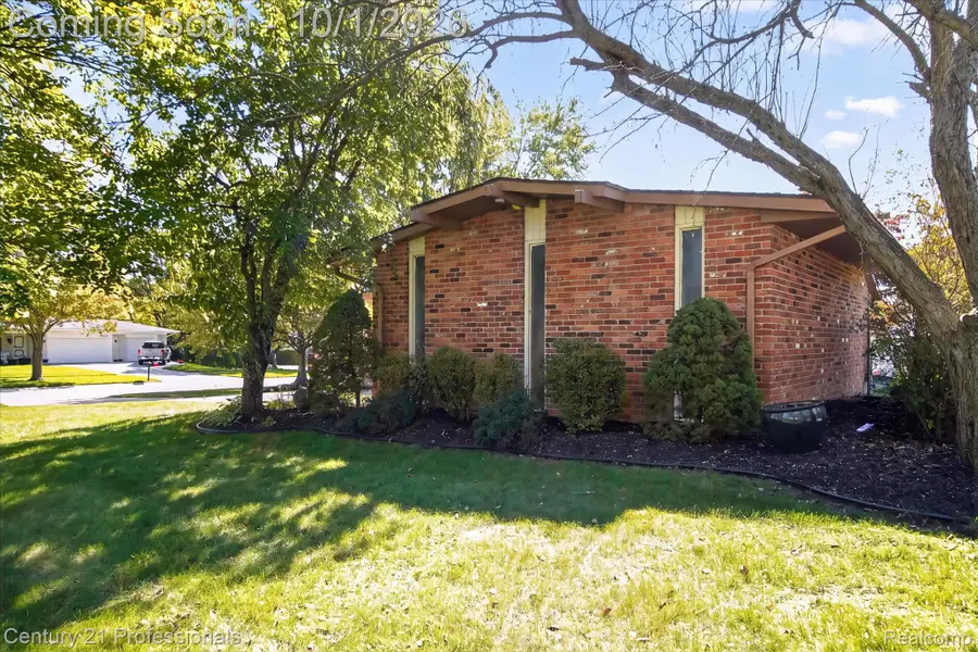 36471 Gardner Street S, Livonia, MI 48152 - #2