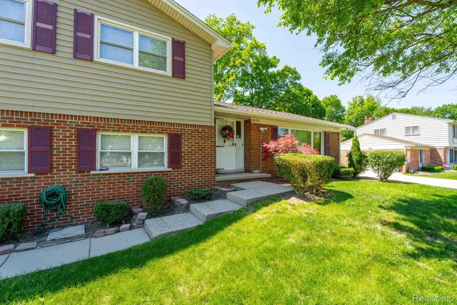 36521 Gloucester Drive, Clinton Township, MI 48035 - #3
