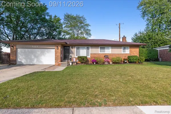 1111 Radcliff Street, GardenCity, MI 48135