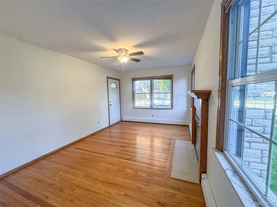 30036 Oakgrove Street, Saint Clair Shores, MI 48082 - #3