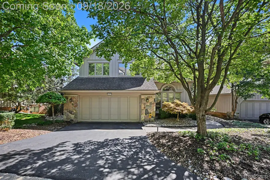 4807 Mirror Lake Drive, West Bloomfield, MI 48323 - #2