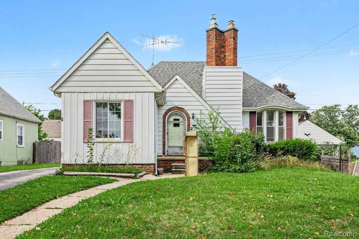 2409 E Court Street, Flint, MI 48503 - #1