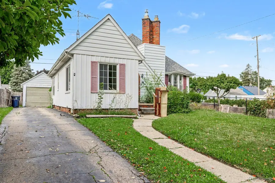 2409 E Court Street, Flint, MI 48503 - #2