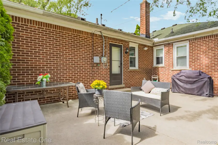 15550 Foch Street, Livonia, MI 48154 - #3